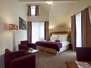 Отель Hotel Mercure Krynica Zdrój Resort&Spa Крыница-Здруй Улучшенный номер с 2 соединенными кроватями и диваном-5
